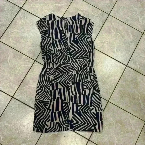 Loft charcoal and Light Gray Print Elastic Waist Sleeveless Dress Size Small - Picture 2 of 6